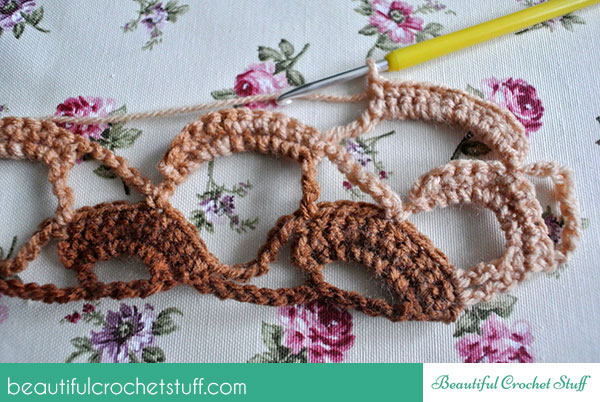 how to crochet a scarf